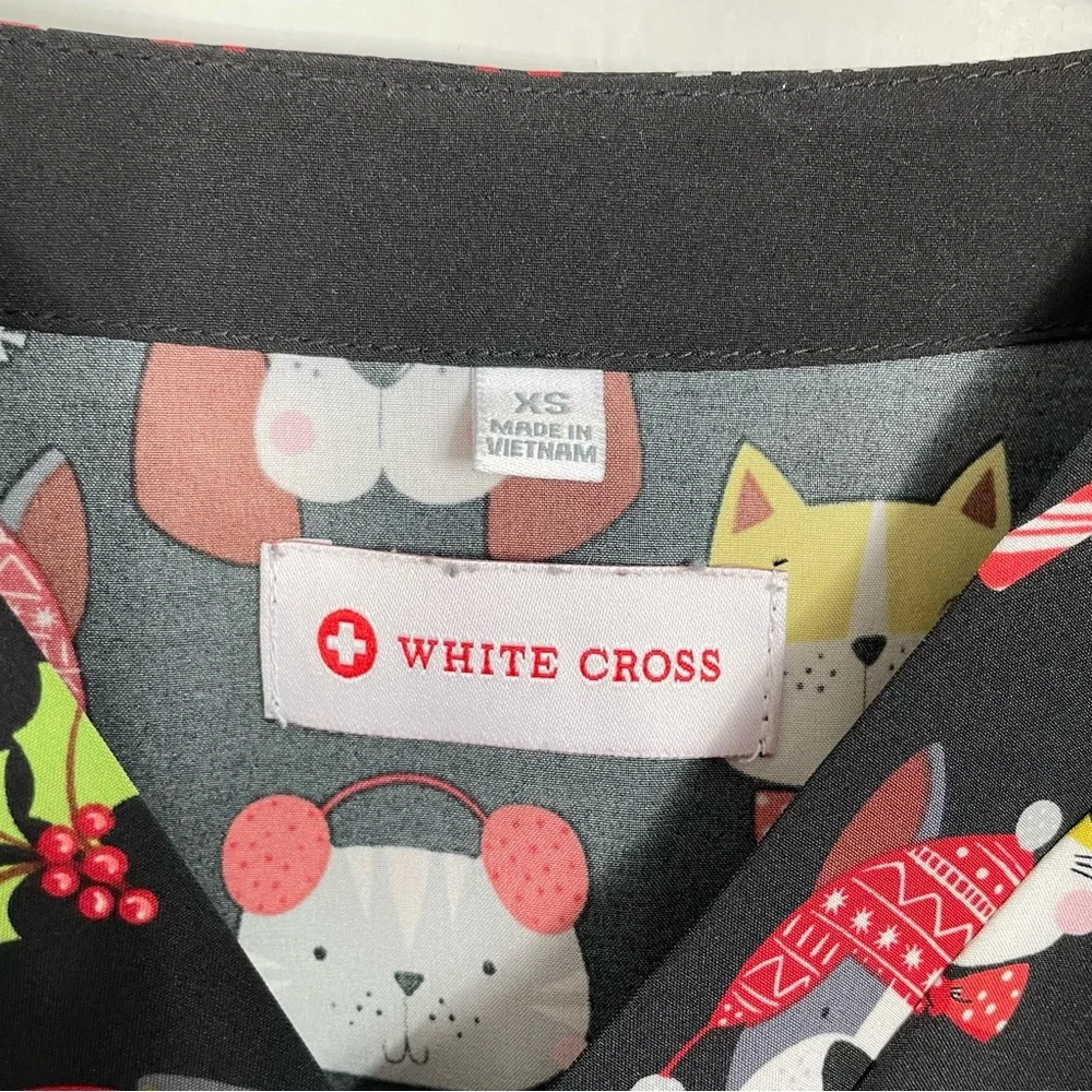 White Cross Christmas Pets Scrub top Sz XS - Picture 5 of 6